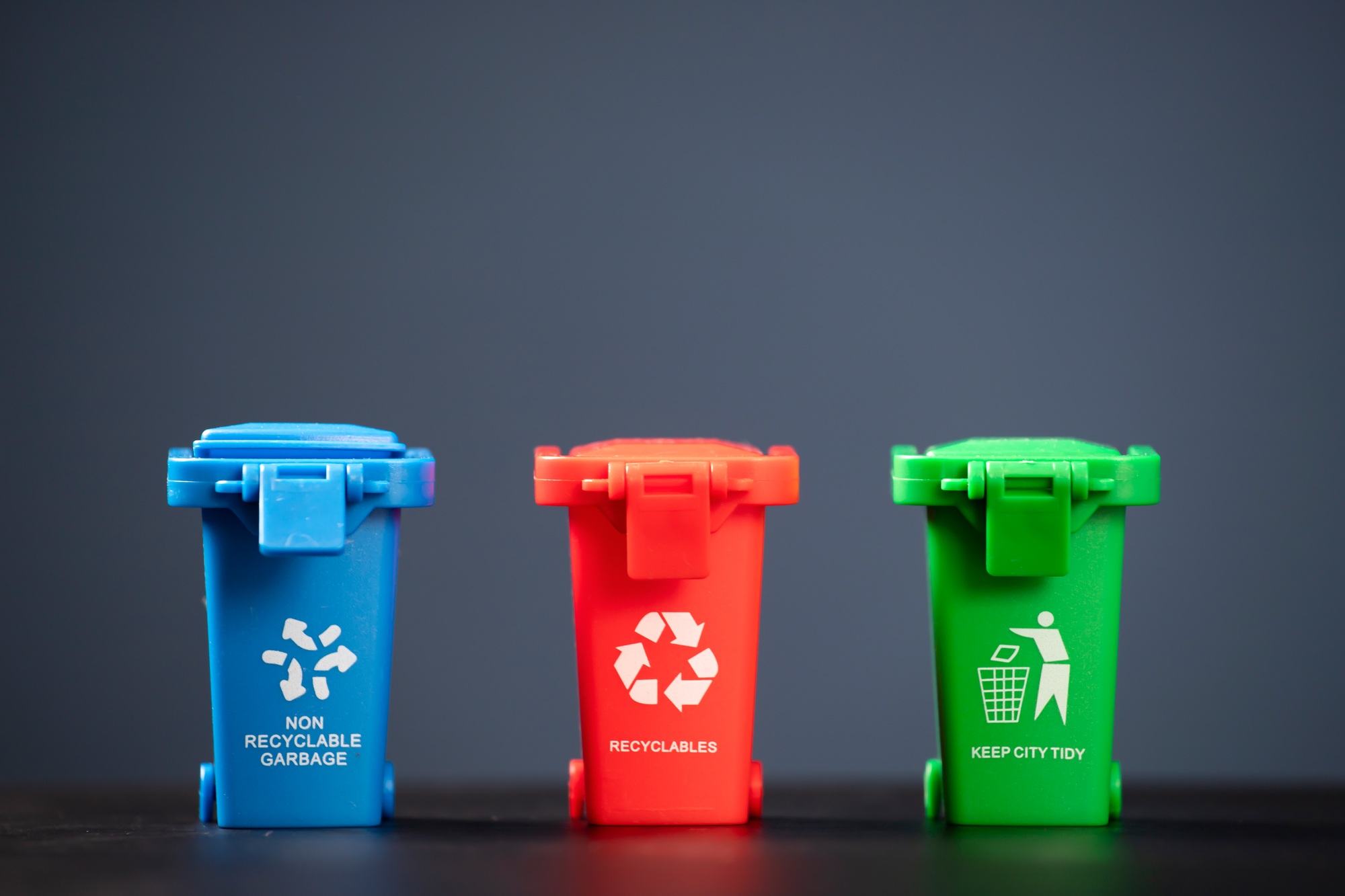 Set of bins for the selective collection of waste